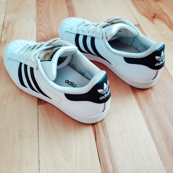 Adidas Superstar shoes - Picture 5 of 10